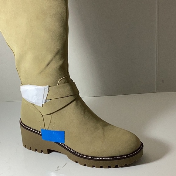 Tan Knee-High Women's Boots MIA

Kathleen - Picture 7 of 15